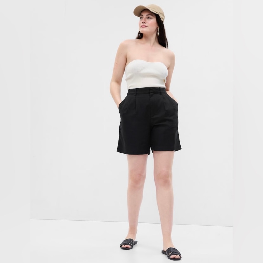 NWT Women’s Black Pleated Linen High-Rise Bermuda Trouser Shorts